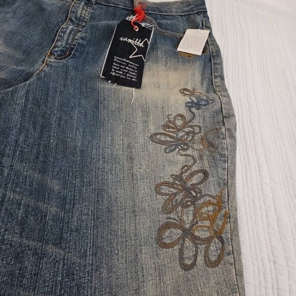 NEW Vanilla Star Jeans Women's 26 (44x32) Straight Leg Floral Embroidery NWT - Picture 2 of 13